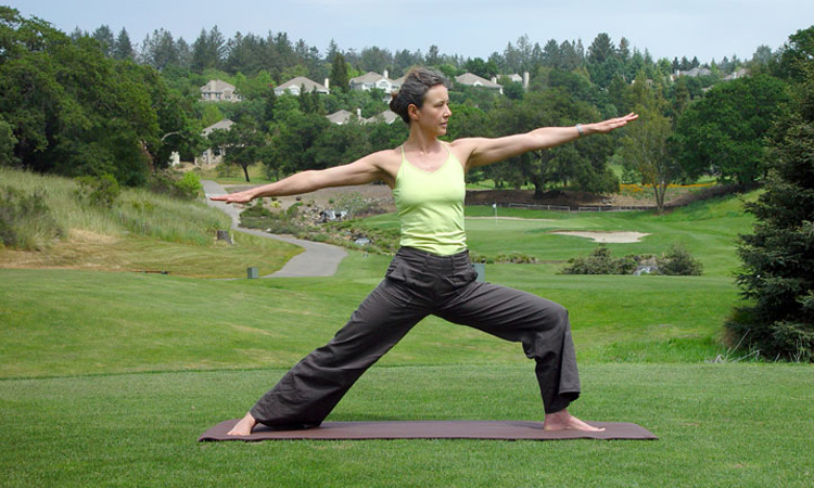 Sophie Phelps teaching Mat Pilates to improve golf performance in Santa Rosa, California